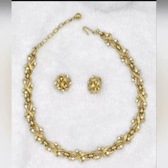 TRIFARICROWNGOLDTONE AND RHINESTONE NECKLACE & EARRINGS SET